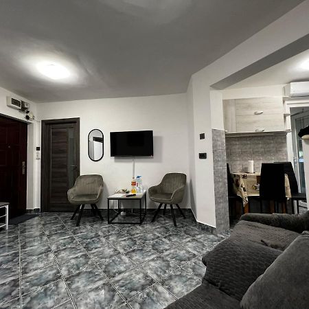 Ene Apart Oradea Free Parking Екстериор снимка